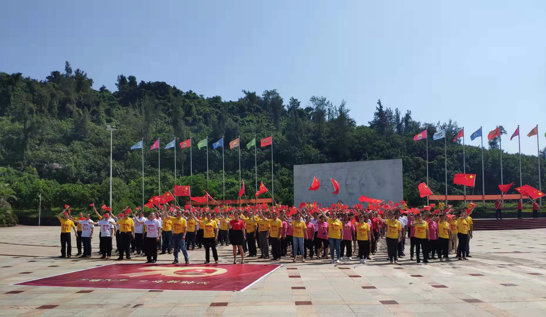 集体唱《我和我的祖国》.jpg